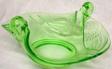 Fenton Double Swan Bowl Vaseline