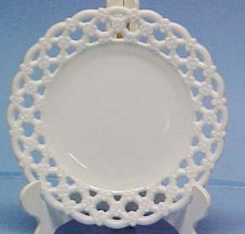 Westmoreland Forget-Me-Not Plate milkglass