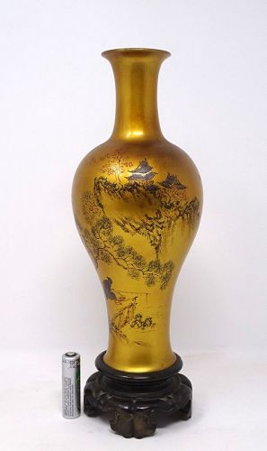 Foochow/Fuzhou Gold Ground Vase Very well painted with figures