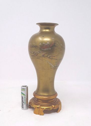 Foochow/Fuzhou Gold Ground Vase Very well painted with figures