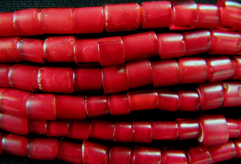 Oˋre Jewelry design Indian style old glass beads white heart red