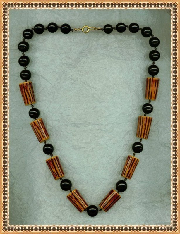 Vintage Deco Necklace "Bone" Bakelite Black Beads
