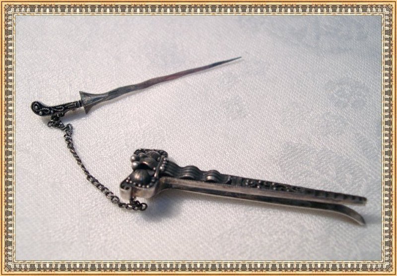 Vintage 900 Silver Dagger Sword Scabbard Clip Pin