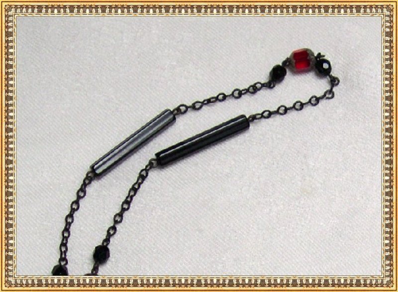 Vintage Art Deco Glass Necklace Japanned Black &amp; Red