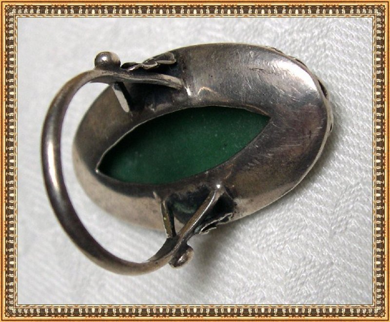 Vintage Unmarked Sterling Silver Ring Green Stone Bold