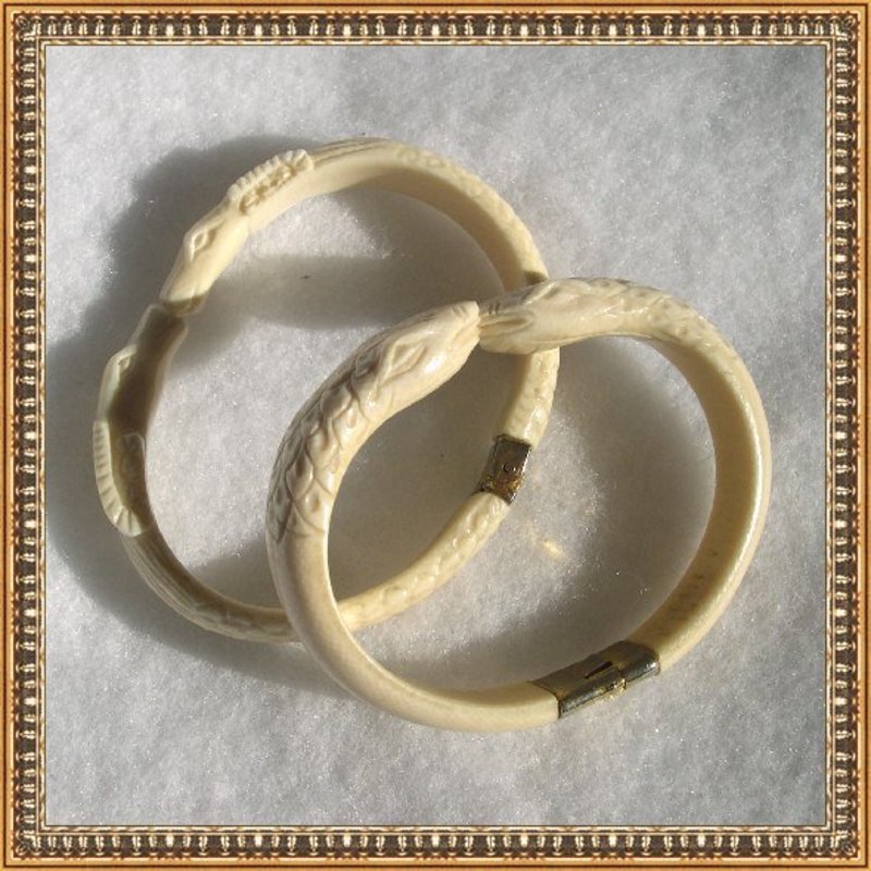 Art Deco CARVED IVORY SNAKE BRACELET Clamper Hinge