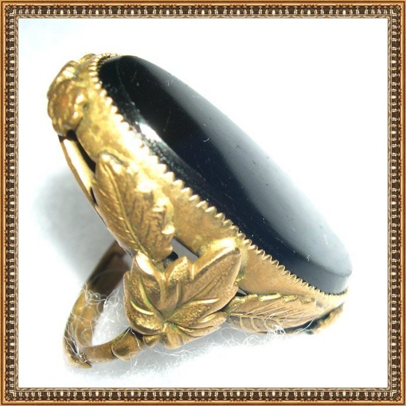 Vintage Signed Orlando Brass Ring Black Glass Foliate Knuckle