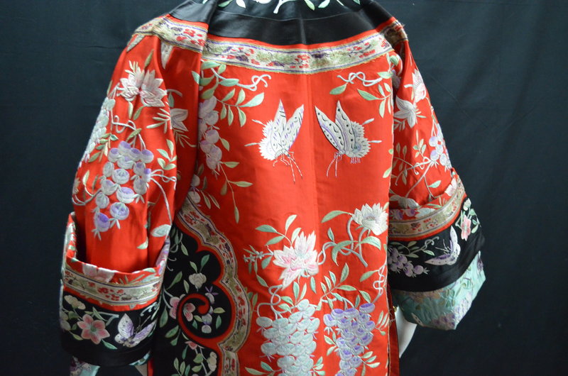 Antique Chinese embroidered silk robe - Manchu Changfu