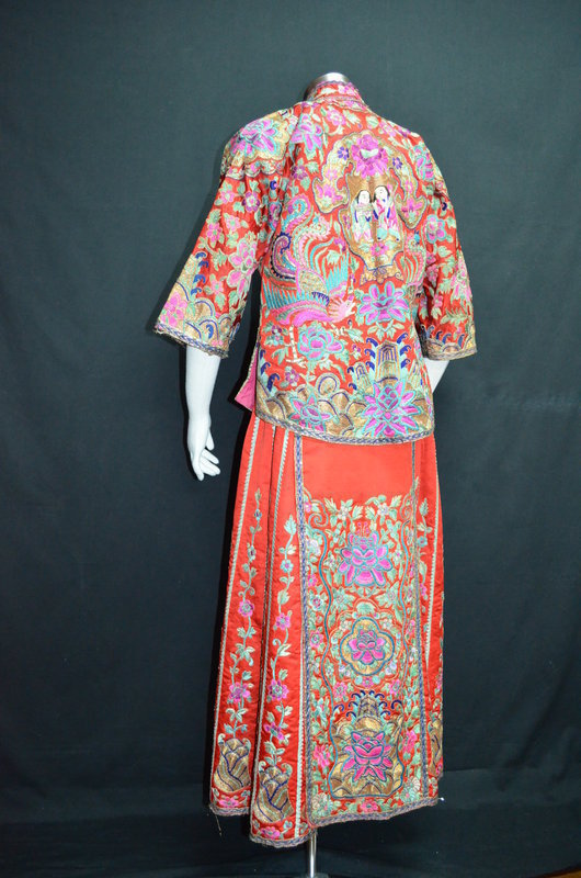 Chinese embroidered red wedding robe &amp; skirt