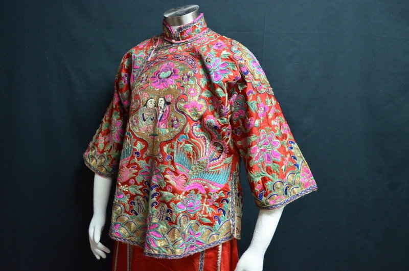 Chinese embroidered red wedding robe &amp; skirt