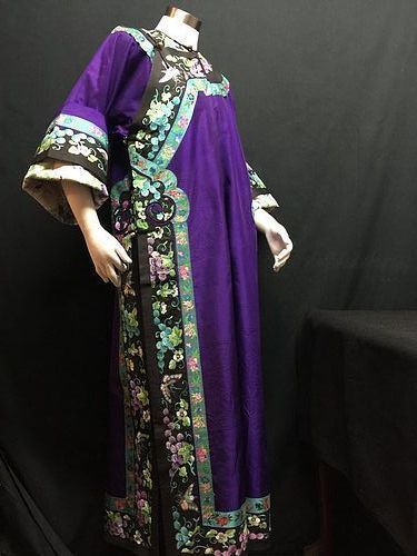 Antique Chinese embroidered silk robe - Manchu Changfu