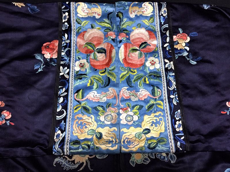 Antique Chinese embroidered Midnight blue silk robe - Large
