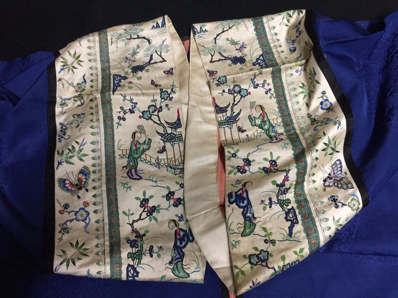 Antique Chinese embroidered blue silk robe - Roundels &amp; Peking Stitch