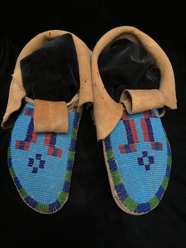 Blackfoot Beaded Hide Soft-Soled Moccasins