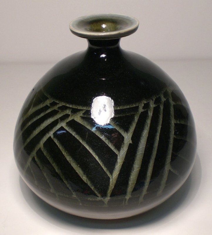 Ao Grass Pattern Bulbous Vase