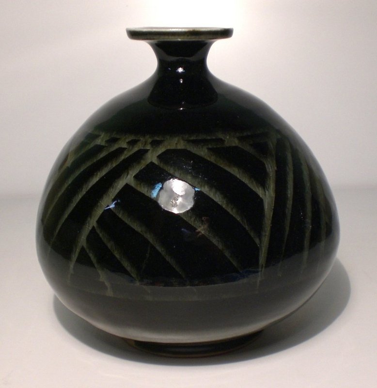 Ao Grass Pattern Bulbous Vase