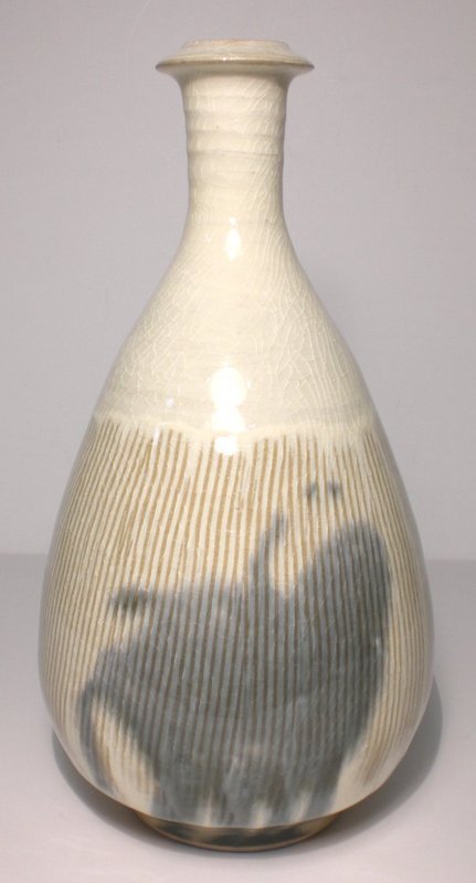 Combed Slip &amp;Ao Splashed Bottle vase