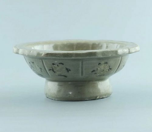 A Korean inlaid celadon stand, Goryeo dynasty