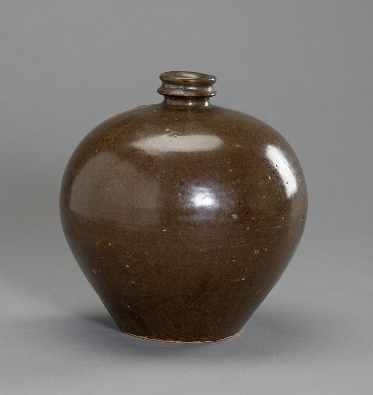 A Chinese, Cizhou-type, wine bottle; C13-14th