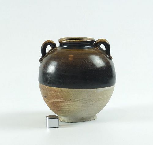 A Chinese black glazed jar, Sui-Tang dynasty