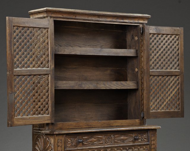 Fine Spanish Carved Oak Buffet or Hutch, Early 19th C.