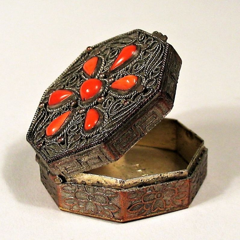 Small Chinese Export Silver Filigree Box with Coral