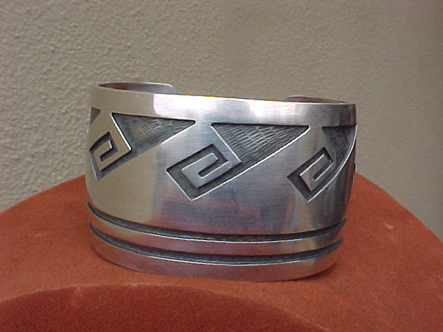 VINTAGE HOPI RAYMOND SEQUAPTEWA SILVER  BRACELET