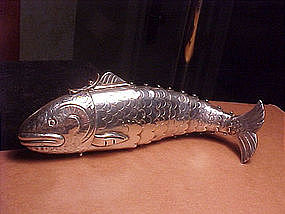 WILLIAM SPRATLING STERLING ARTICULATED FISH PILL BOX