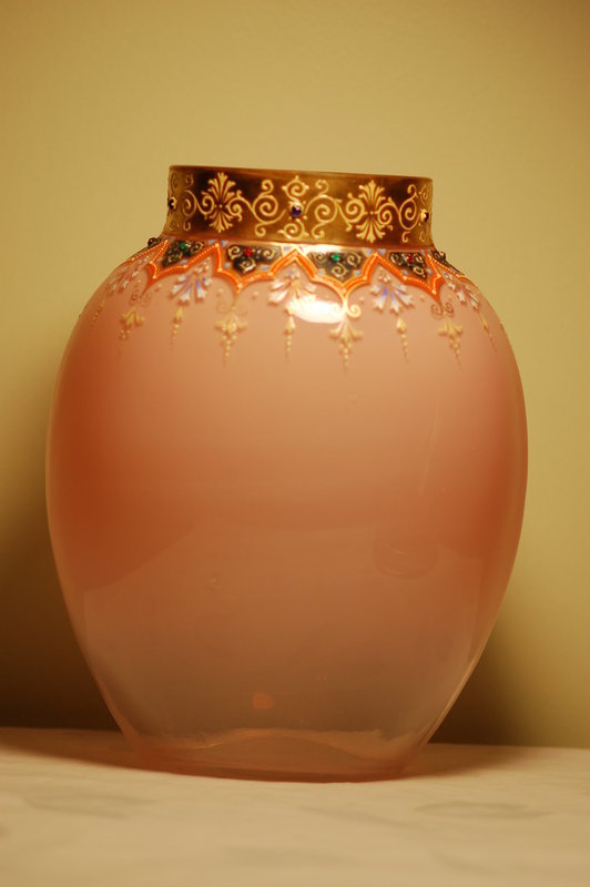 https://images.trocadero.com/stores/antiqueartglass47/items/1283290/picture1.jpg