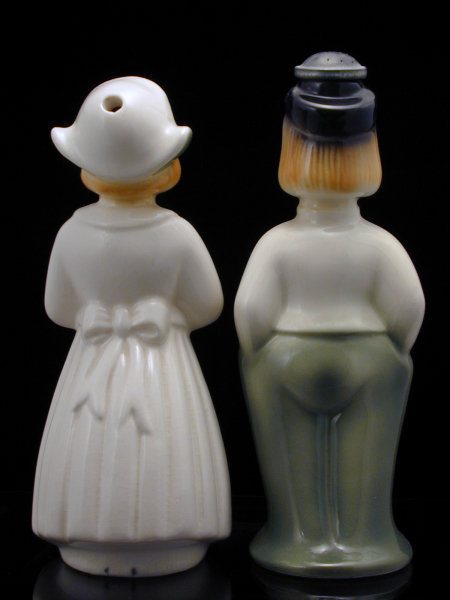 Dutch Boy and Girl Laundry Sprinkler/Wetter Downer