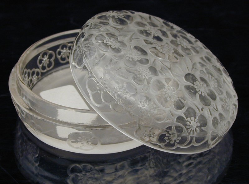 R. Lalique &quot;Emiliane&quot; Powder  Box  (powder jar)