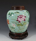FINE CHINESE TURQUOISE GROUND FAMILLE ROSE JAR 19thC