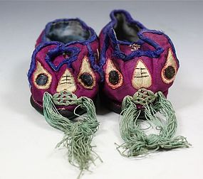 PAIR OF CHINESE EMBROIDERED SILK CHILDS SHOES E20THC