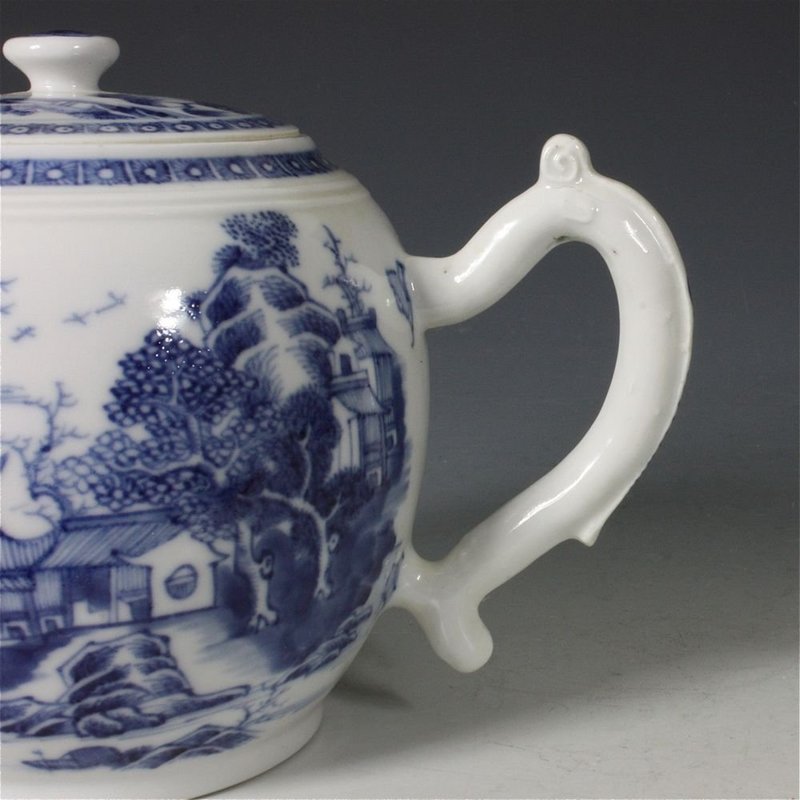 CHINESE BLUE AND WHITE TEAPOT QIANLONG C1770