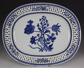 FINE CHINESE BLUE AND WHITE RETICULATED DISH QIANLONG