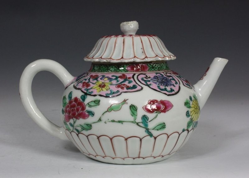 FAMILLE ROSE TEAPOT AND COVER YONGZHENG