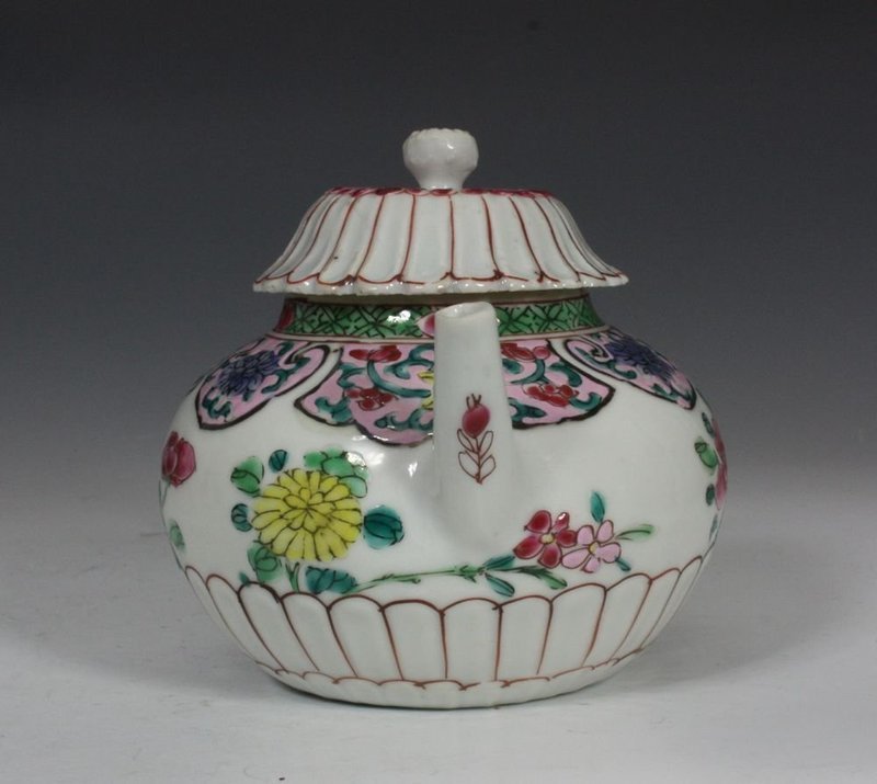 FAMILLE ROSE TEAPOT AND COVER YONGZHENG