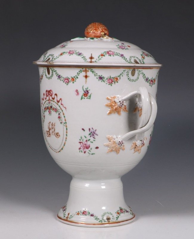 CHINESE EXPORT FAMILLE ROSE URN AND COVER QIANLONG C1775/85