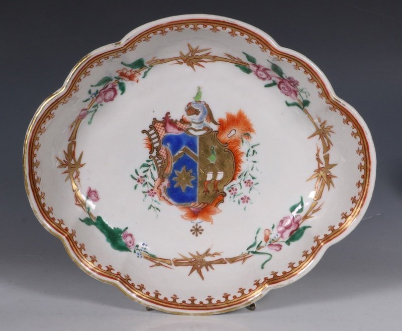 CHINESE FAMILLE ROSE ARMORIAL DISH Qianlong C1750