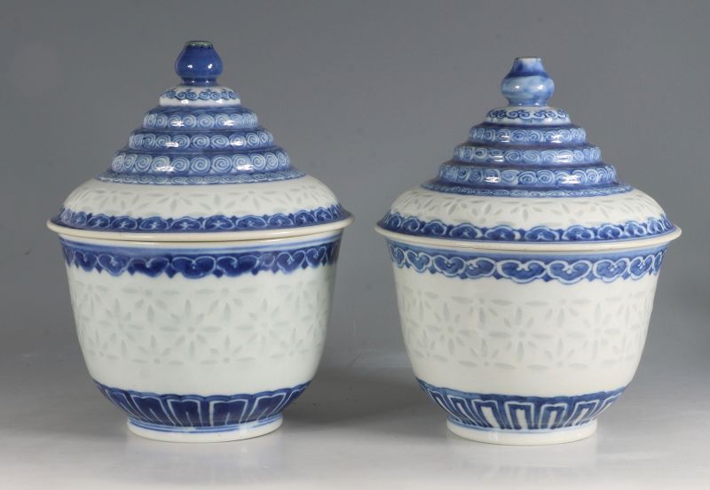 A Rare Pair of Chinese Blue and White Thai Market Covered Bowls E19thC