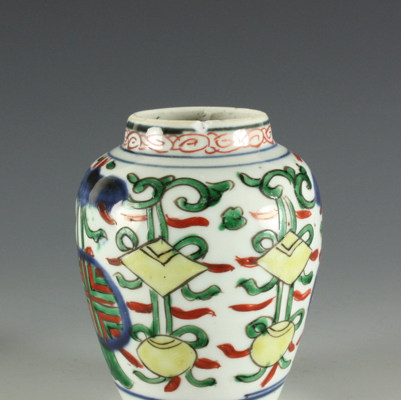 Chinese Wucai Transitional Vase and Cover 17thC