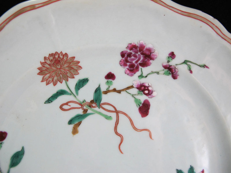 18TH C QIANLONG PERIOD FAMILLE ROSE FLORAL PLATE