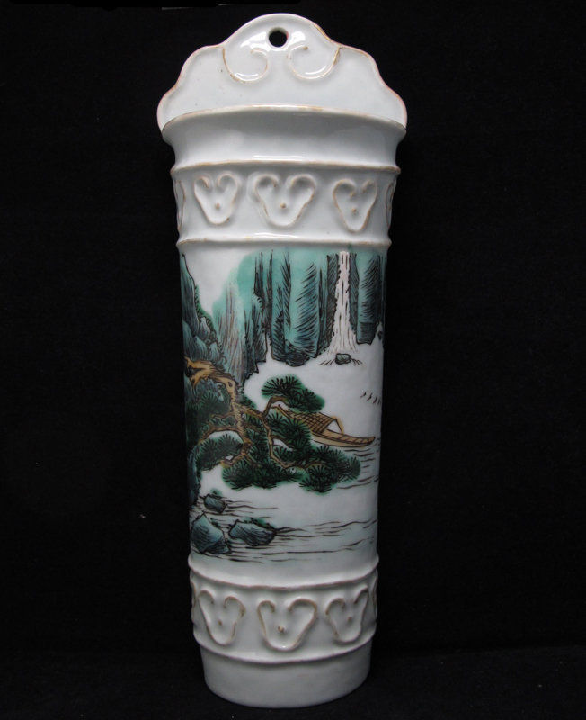 PAIR OF REPUBLIC PERIOD QIANJIANG / FAMILLE ROSE VASES