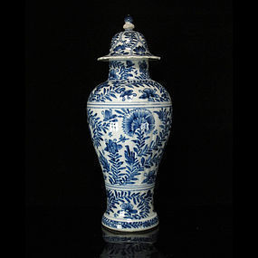 KANGXI BLUE AND WHITE FLORAL COVERED BALUSTER VASE