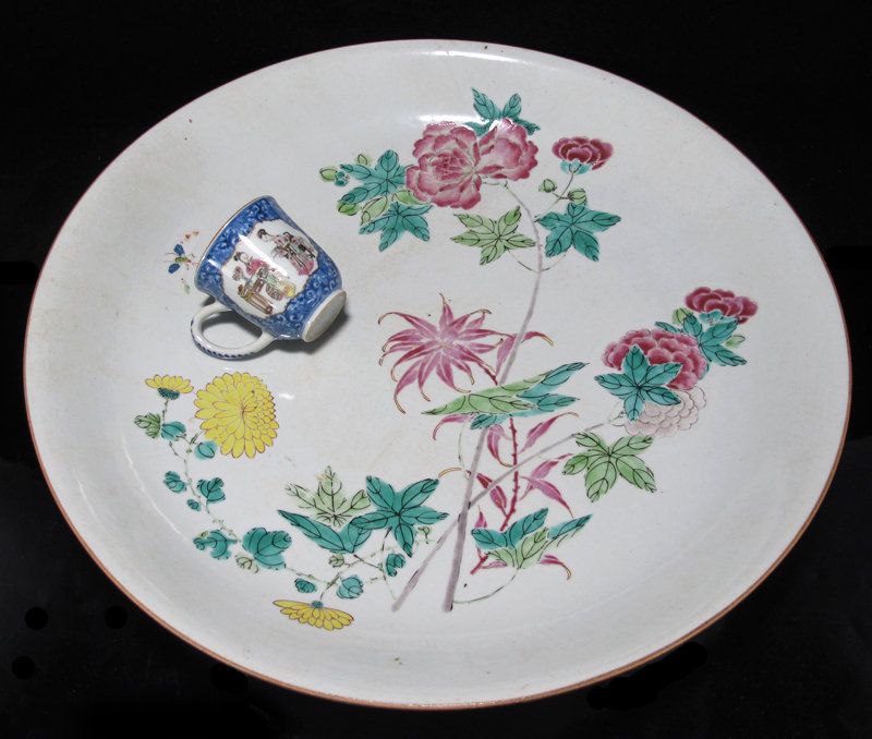 18TH YONGZHENG FAMILLE ROSE FLORAL CHARGER DISH