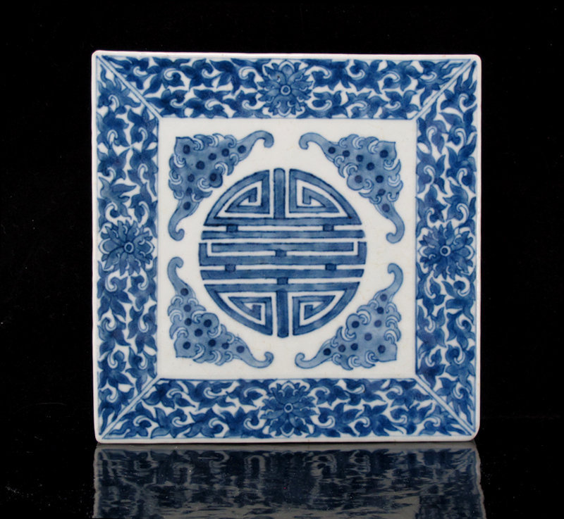 19TH C DAOGUANG MARK AND PERIOD BLUE &amp; WHITE STAND