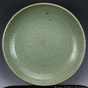 16TH C MING LONGQUAN CELADON INCISED CHARGER