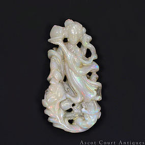 VINTAGE CHINESE OPAL CARVED PENDANT OF A BEAUTY
