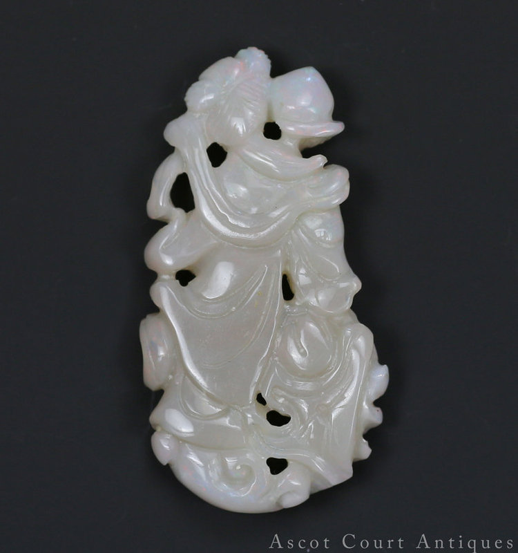 VINTAGE CHINESE OPAL CARVED PENDANT OF A BEAUTY