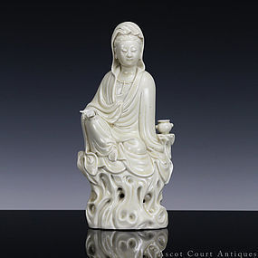 17/18TH C DEHUA BLANC-DE-CHINE PORCELAIN GUANYIN